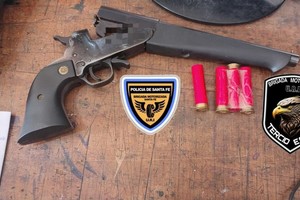 Un revólver calibre 38 fue secuestrado por el personal policial. Foto: Relaciones Policiales