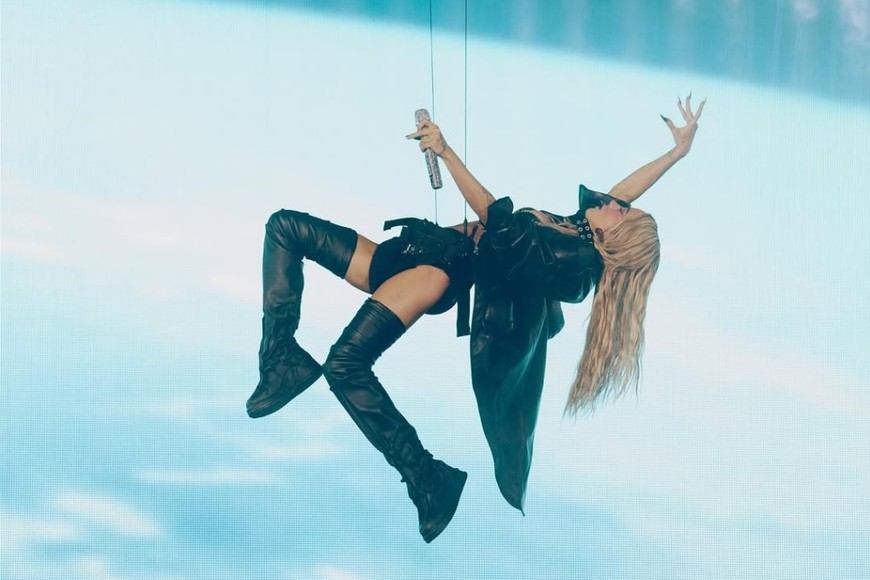 Tini celebra el éxito de su gira con funciones agotadas en Tecnópolis.