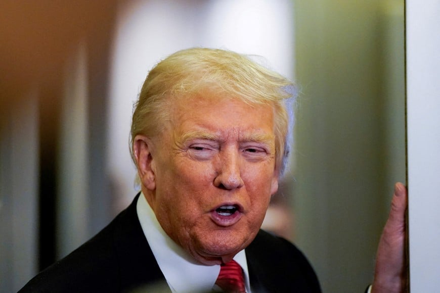 U.S. President Donald Trump speaks to members of the media on board Air Force One en route to Joint Base Andrews, U.S., November 2, 2025. REUTERS/Elizabeth Frantz