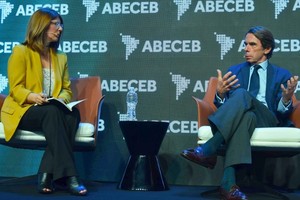 Aznar, entre la decadencia europea y el convenio argentino con EE.UU.