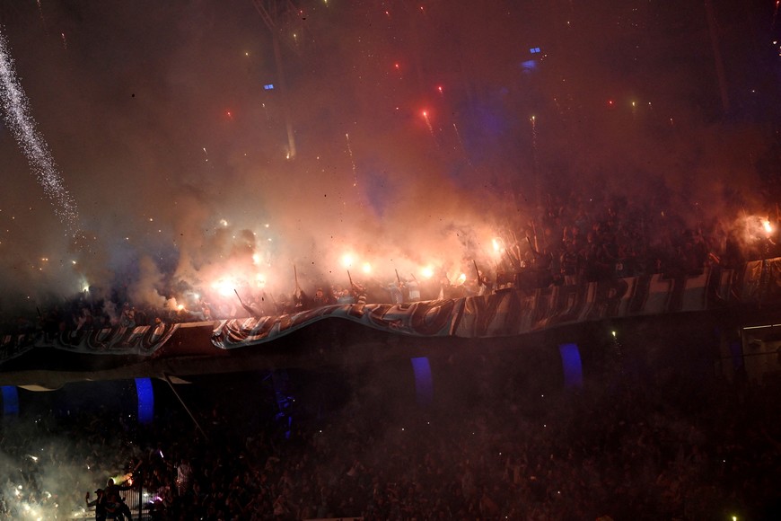 Soccer Football - Copa Libertadores - Semi Final - Second Leg - Racing Club v Flamengo - Estadio Presidente Peron, Buenos Aires, Argentina - October 29, 2025
Racing Club fans with flares in the stands before the match REUTERS/Rodrigo Valle     TPX IMAGES OF THE DAY
