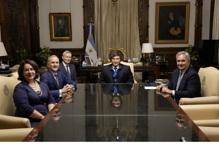 El encuentro se desarrolló en el Salón Blanco, en una jornada con múltiples delegaciones.