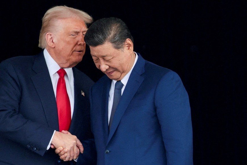 FILE PHOTO: U.S. President Donald Trump and Chinese President Xi Jinping talk as they leave after a bilateral meeting at Gimhae International Airport, on the sidelines of the Asia-Pacific Economic Cooperation (APEC) summit, in Busan, South Korea, October 30, 2025. REUTERS/Evelyn Hockstein/File Photo
