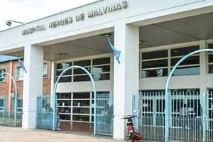 La víctima lucha por su vida tras recibir un balazo en el rostro.