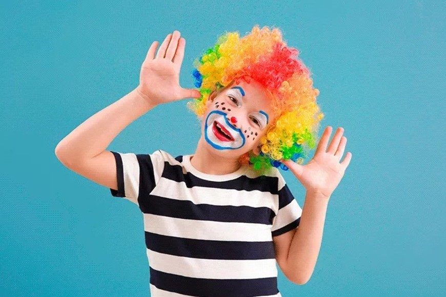 Con nariz roja y maquillaje, buscan provocar sonrisas en público de todas las edades.
