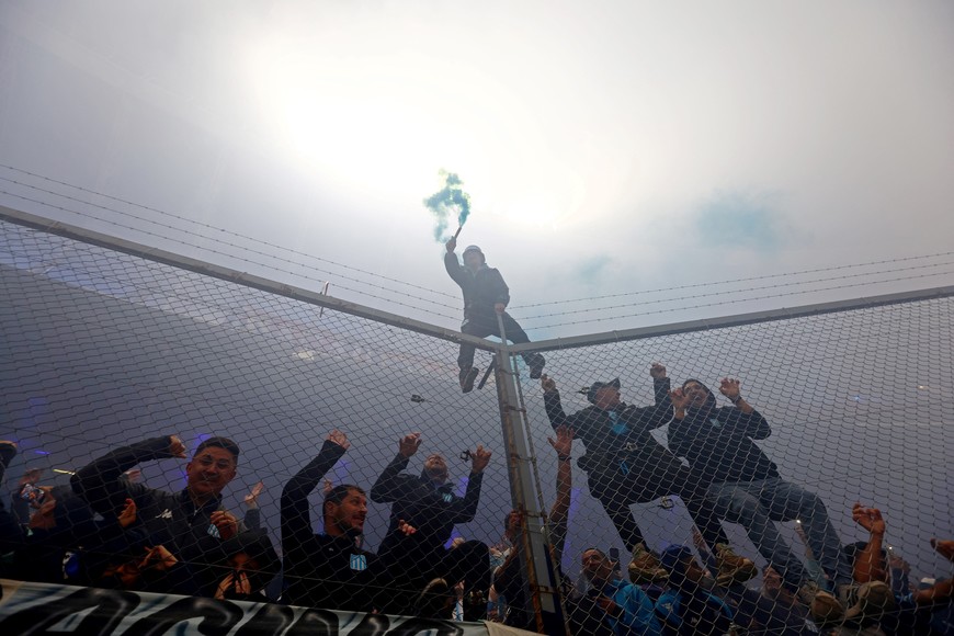 Soccer Football - Copa Libertadores - Semi Final - Second Leg - Racing Club v Flamengo - Estadio Presidente Peron, Buenos Aires, Argentina - October 29, 2025
Racing Clun fans with flares in the stands before the match REUTERS/Matias Baglietto