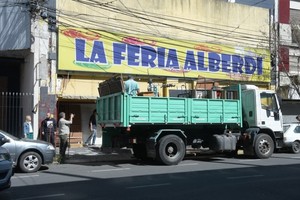 Adiós. Los camiones se llevaron la mercadería hacia otro destino.

Guillermo Di Salvatore.