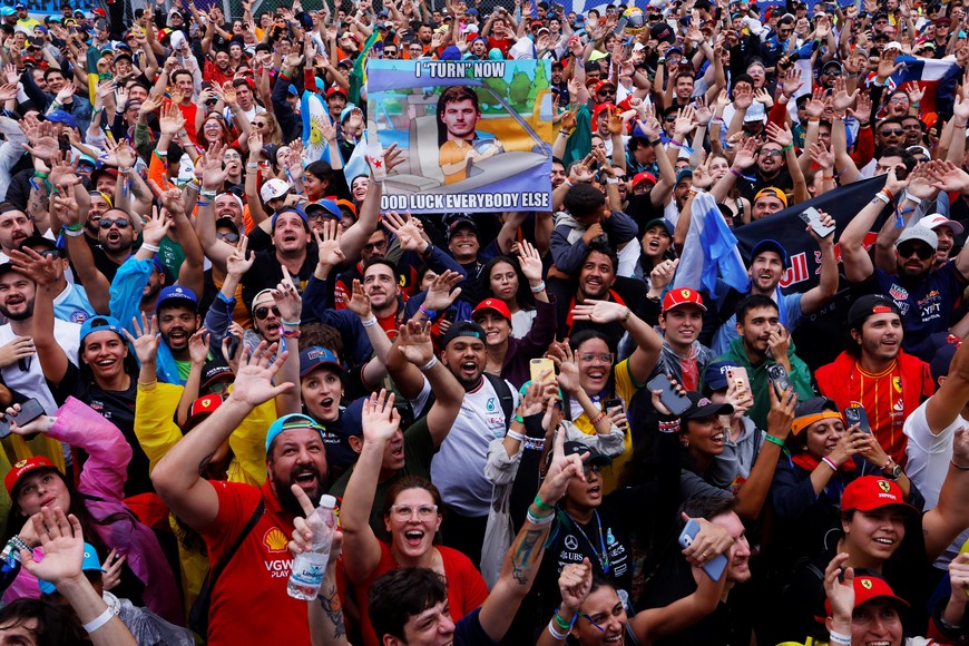 Formula One F1 - Sao Paulo Grand Prix - Autodromo Jose Carlos Pace, Sao Paulo, Brazil - November 3, 2024
Spectators are seen during the trophy s=ceremony after the race REUTERS/Amanda Perobelli