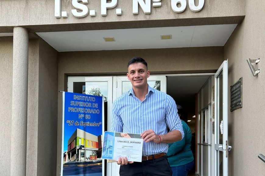 El politólogo y actual presidente del Concejo Deliberante de San Carlos Centro, Gabriel Otazo, obtuvo el Premio al Mejor Cuento en el II Concurso Literario “Lina Beck Bernard”.