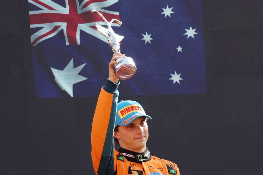 Formula One F1 - Italian Grand Prix - Autodromo Nazionale Monza, Monza, Italy - September 7, 2025
McLaren's Oscar Piastri celebrates his third place on the podium after the Italian Grand Prix REUTERS/Jakub Porzycki