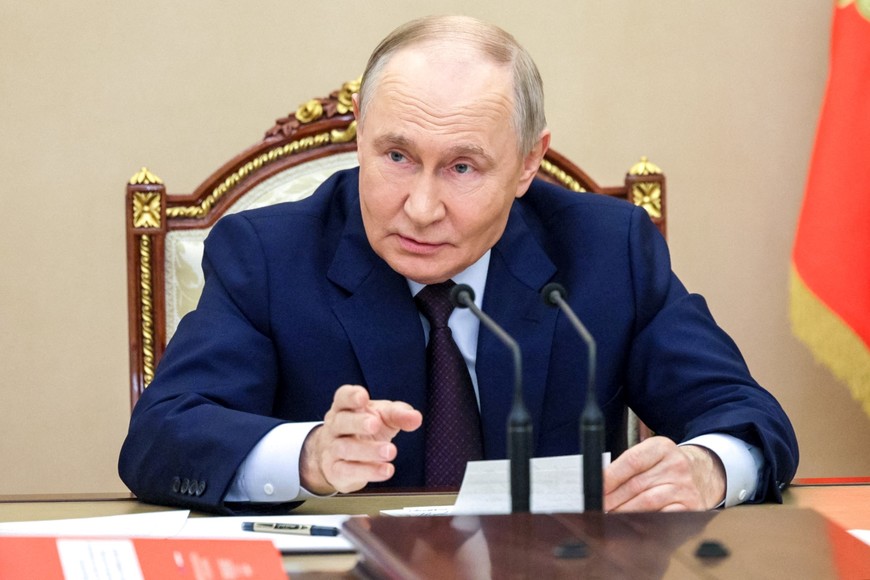 Russian President Vladimir Putin chairs a meeting with members of the Security Council in Moscow, Russia, November 5, 2025. Sputnik/Gavriil Grigorov/Pool via REUTERS ATTENTION EDITORS - THIS IMAGE WAS PROVIDED BY A THIRD PARTY.