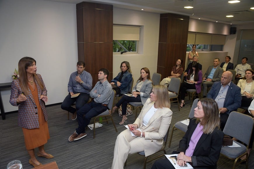 Las especialistas llevaron adelante un participativo diálogo con empresarios santafesinos. Crédito: Guilermo Di Salvatore.
