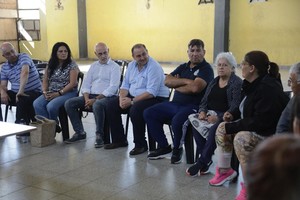 “Queremos interactuar con los vecinos, escucharlos y darle solución a los problemas que tengan escala municipal”, aseguró Poletti tras la reunión.

MCSF.