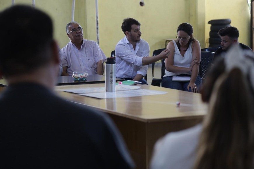 “Queremos interactuar con los vecinos, escucharlos y darle solución a los problemas que tengan escala municipal”, aseguró Poletti tras la reunión.

MCSF.