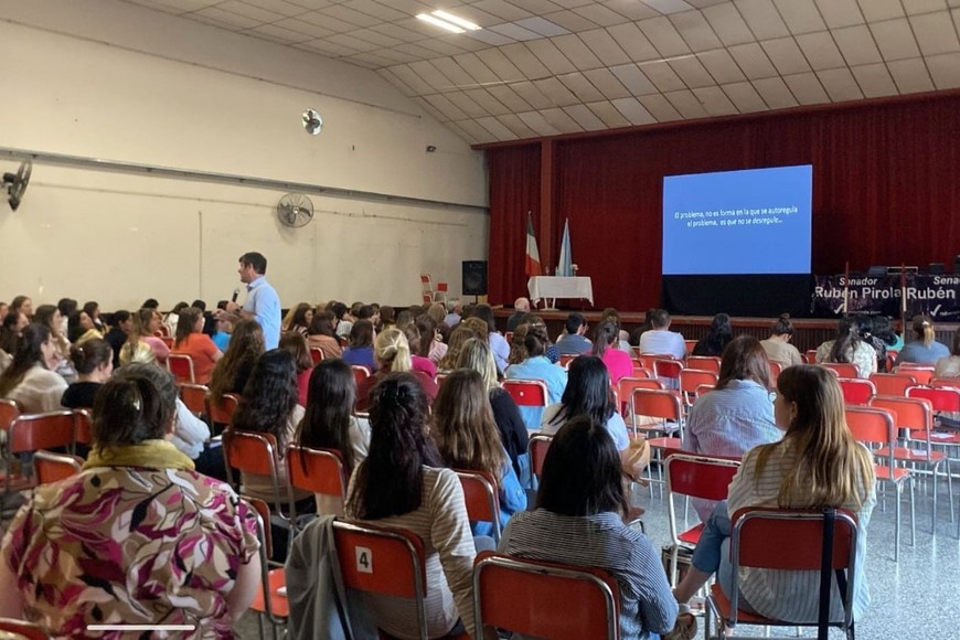 “Cuando las comunidades se mueven, todo el Departamento avanza —cerró Pirola—. Esa es la mejor muestra de que el desarrollo nace de abajo hacia arriba, con la fuerza de quienes hacen todos los días.”