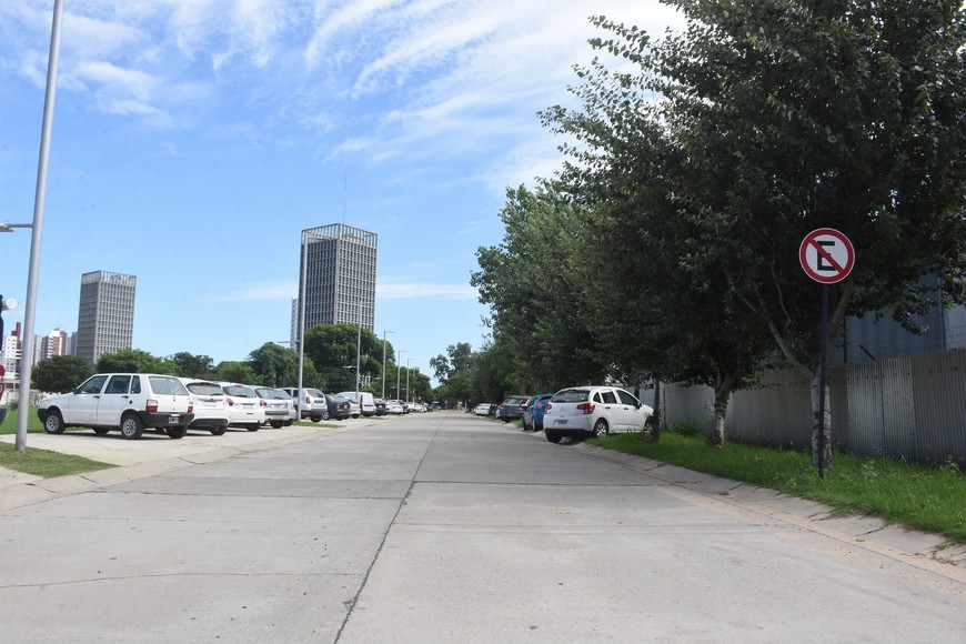 Para tomar la calle Fryda Schultz de Mantovani en dirección al noreste se debe ingresar al dique II y salir por la calle Remolcador Meteoro. Crédito: Fernando Nicola