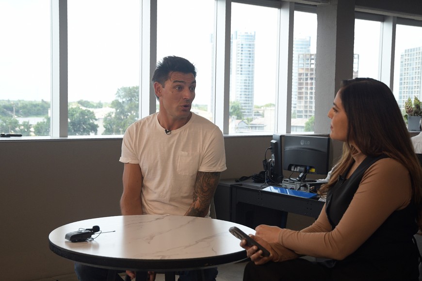 Carlos Delfino este jueves en la redacción de El Litoral. Crédito: Guillermo Di Salvatore