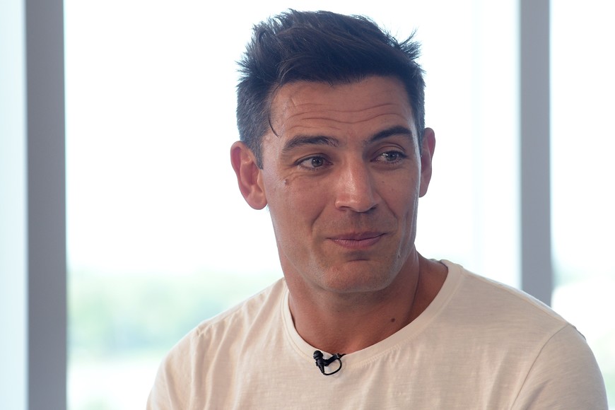 Carlos Delfino este jueves en la redacción de El Litoral. Crédito: Flavio Raina