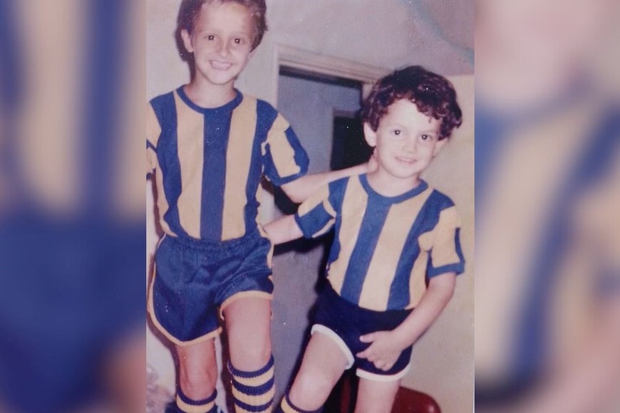 Leonardo y Esteban, su hermano menor. Foto: El Litoral