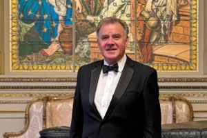 Salmon, en el Salón dorado del Teatro Colón. Foto: Gentileza Santa Fe Lírica