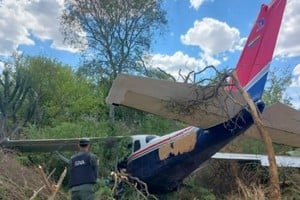 Una avioneta boliviana cayó en Salta con más de 360 kg de cocaína: hay cuatro detenidos