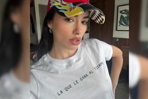 La película explora tanto los desafíos personales como los logros profesionales de Lali.