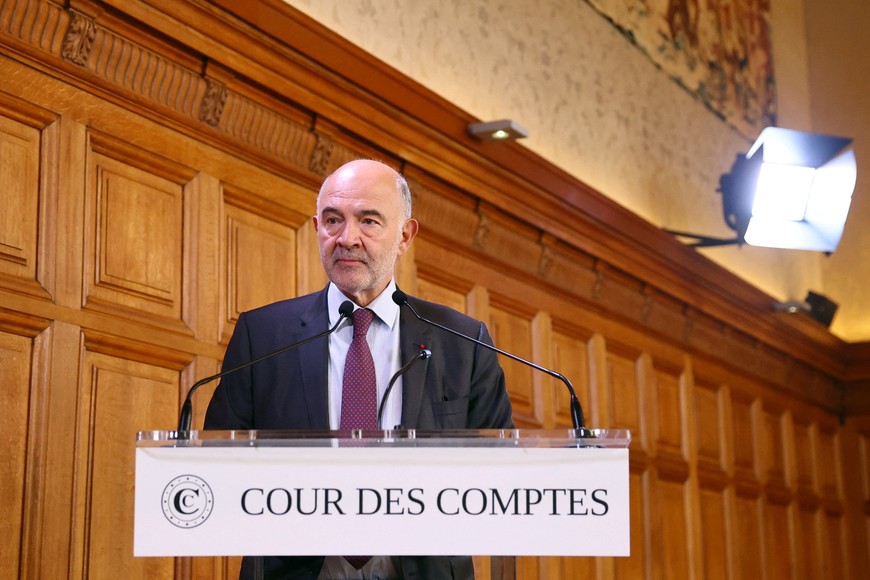 Pierre Moscovici, France's First President of the French Court of Auditors (Cour des Comptes), presents a report on the Louvre Museum, weeks after thieves stole treasures from the Louvre's Galerie d'Apollon (Apollo gallery), during a press conference at the France's supreme audit institution in Paris, France, November 6, 2025. REUTERS/Sarah Meyssonnier