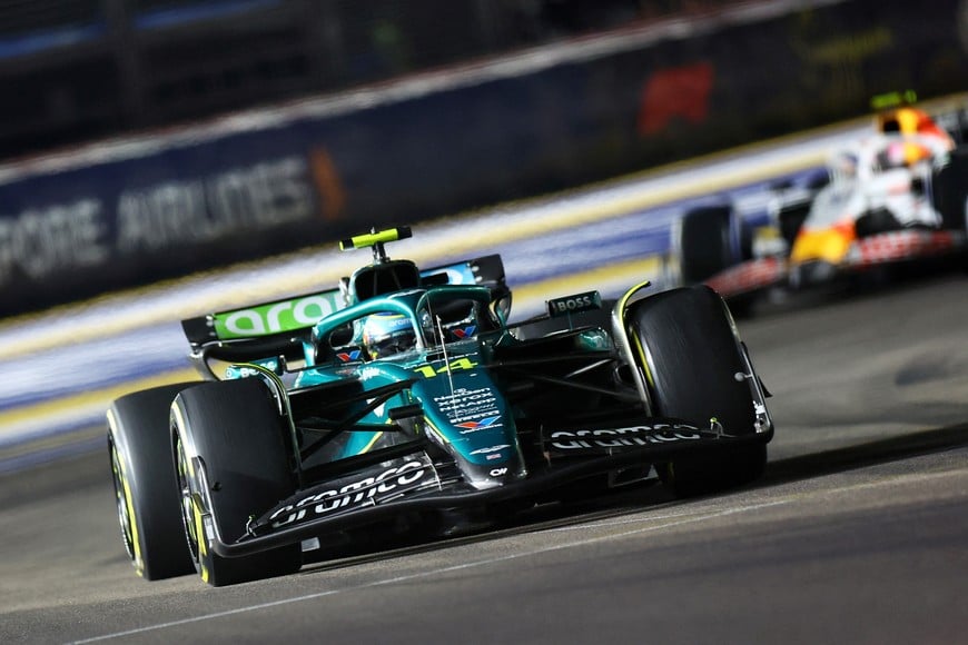 Formula One F1 - Singapore Grand Prix - Marina Bay Street Circuit, Singapore - October 5, 2025
Aston Martin's Fernando Alonso in action during the race REUTERS/Edgar Su