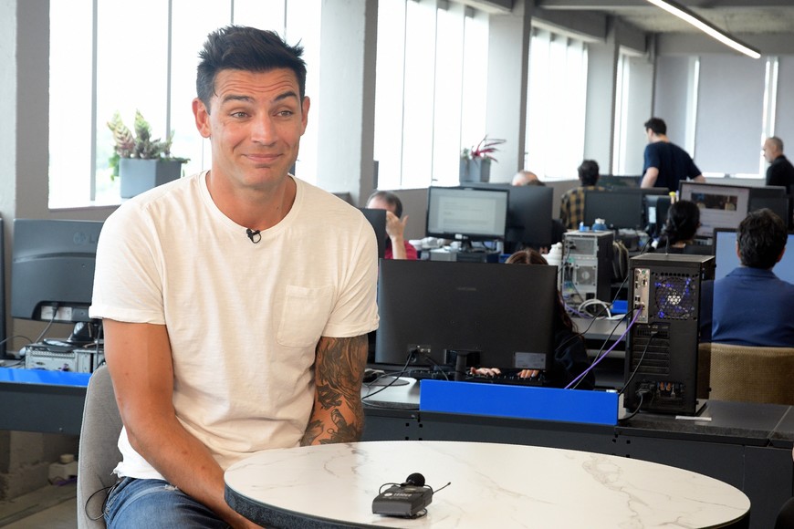 Carlos Delfino este jueves en la redacción de El Litoral. Crédito: Flavio Raina