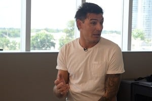 Carlos Delfino este jueves en la redacción de El Litoral. Crédito: Guillermo Di Salvatore