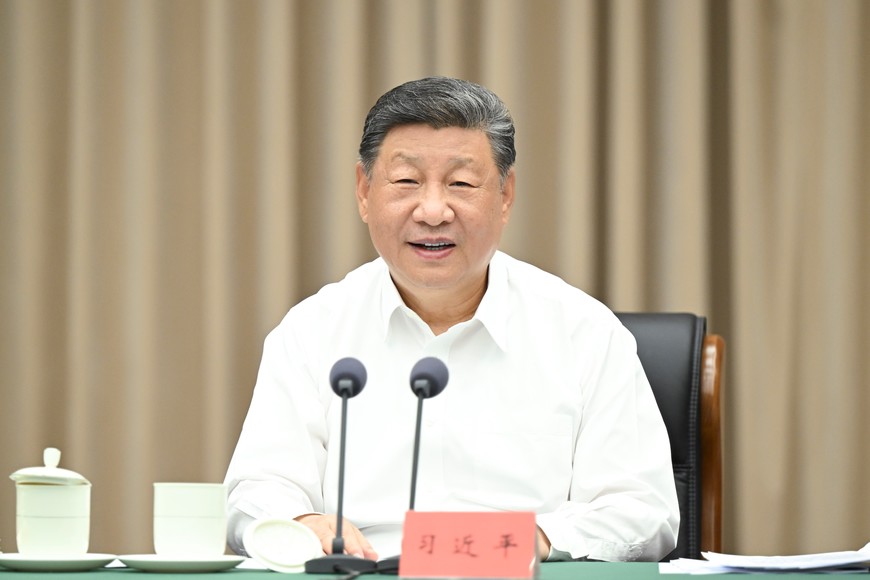 (251106) -- SANYA, 6 noviembre, 2025 (Xinhua) -- El presidente chino, Xi Jinping, también secretario general del Comité Central del Partido Comunista de China (PCCh) y presidente de la Comisión Militar Central, escucha un informe de trabajo sobre la construcción del Puerto de Libre Comercio (FTP, siglas en inglés) de Hainan y pronuncia un importante discurso, en Sanya, en la provincia de Hainan, en el sur de China, el 6 de noviembre de 2025. (Xinhua/Xie Huanchi) (jg) (ah) (ce)