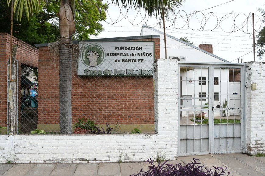 Allí, el descanso, el mate compartido y la palabra justa se vuelven alivio. Foto: Manuel Fabatía