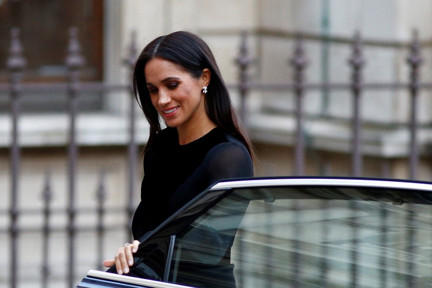 Britain's Meghan, the Duchess of Sussex, arrives at the opening of 'Oceania' at the Royal Academy of Arts in London, Britain September 25, 2018. REUTERS/Henry Nicholls inglaterra Meghan Markle duquesa de sussex inauguracion exposicion Oceania llegada al lugar de la muestra