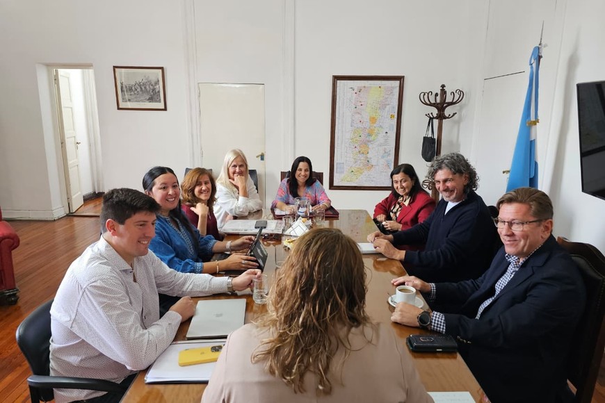 Abrazos para Sanar es una Asociación Civil sin fines de lucro que tiene como objetivo acompañar a personas con cáncer y promover su prevención. En éste último tiempo ha ido en notable crecimiento su accionar en todos los ámbitos de la sociedad.