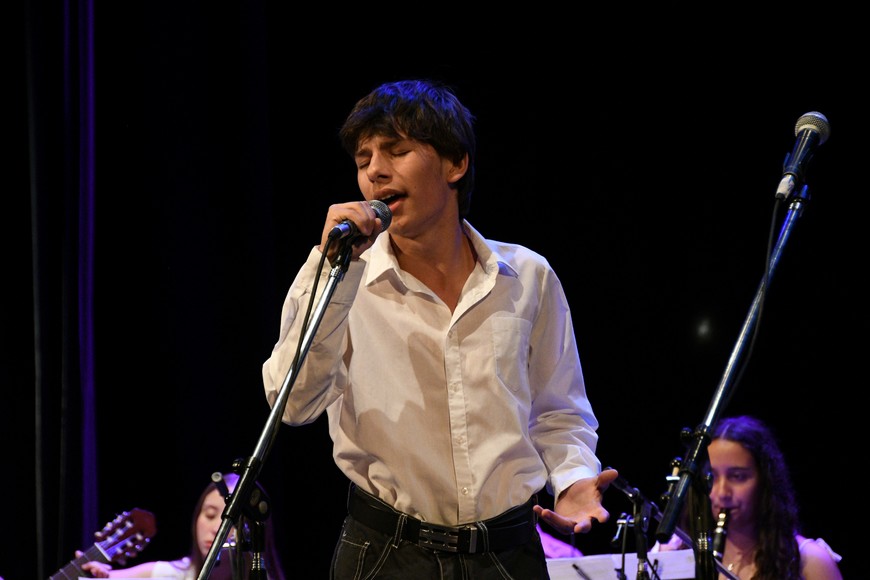 Los alumnos interpretaron un diverso repertorio de música nacional e internacional. Foto: Manuel Fabatía