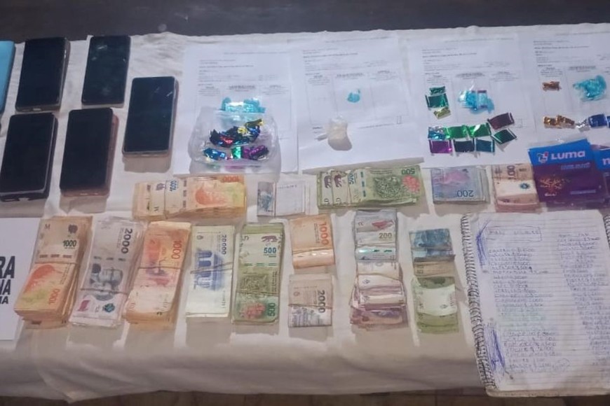 Algunos de los elementos incautados en la vivienda allanada. Foto: El Litoral