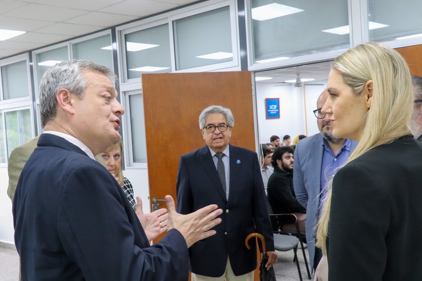 Autoridades y legisladores compartieron la importancia de formar profesionales comprometidos.