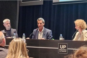 Gustavo Grabia durante su exposición en el 20° Congreso Internacional de FOPEA, en Buenos Aires.