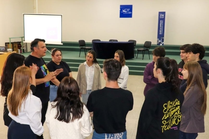 La Universidad del Sentido es una experiencia que une mente, corazón y manos, con la mirada puesta en el otro y en la transformación del entorno.