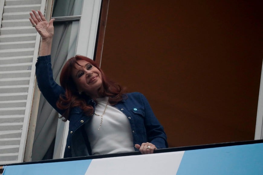 Former Argentine President Cristina Fernandez de Kirchner waves as Peronists commemorate Loyalty Day and show support for her in front of her residence, where she's currently staying under house arrest, ahead of the October 26 midterm elections, seen as crucial for Argentine President Javier Milei's administration, in Buenos Aires, Argentina, October 17, 2025. U.S. President Donald Trump warned that future support for Argentina would depend on Milei's party performing well in the vote. REUTERS/Alessia Maccioni