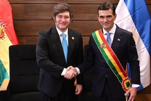 Javier Milei asistió en La Paz a la investidura de Rodrigo Paz Pereira.