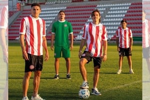 Unión utilizará una camiseta especial en homenaje a la de 1929, año de la inauguración del estadio. Foto: Gentileza Unión