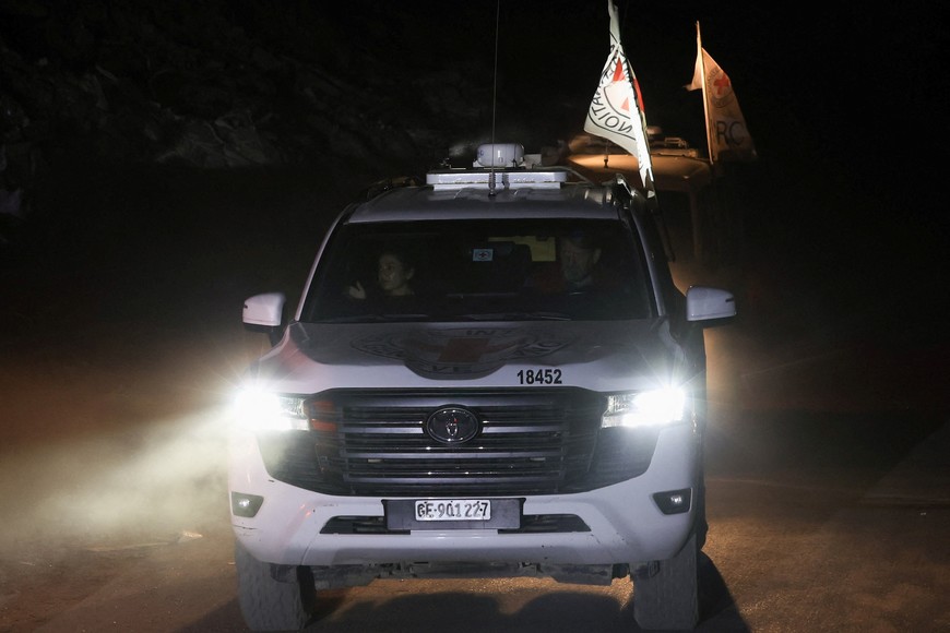 A Red Cross vehicle transports a body, after Hamas said that it found the body of an Israeli hostage soldier on Tuesday and prepares to return it to Israel through the Red Cross, in Gaza City, November 4, 2025. REUTERS/Dawoud Abu Alkas