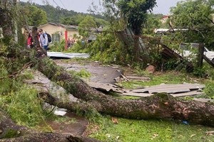 Dos tornados provocaron graves destrozos y daños materiales en la región