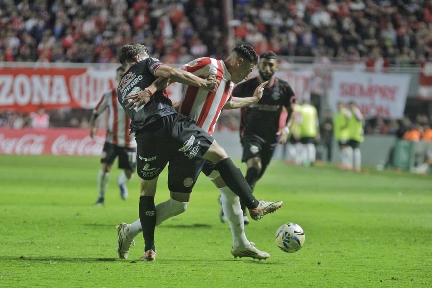 Juego muy trabado este sábado en el 15 de Abril. Crédito: Matías Pintos