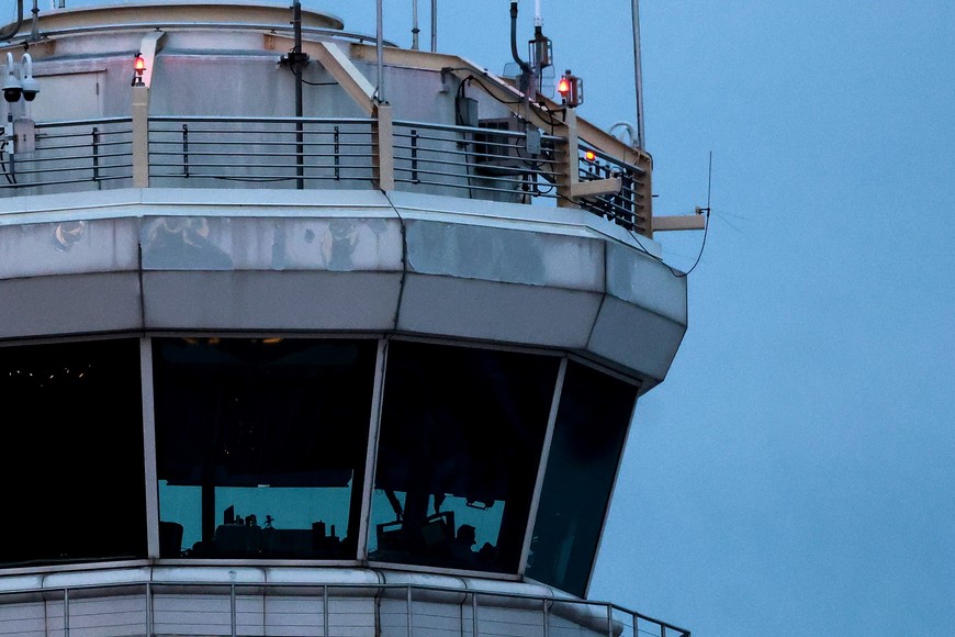 An aircraft controller works in the tower at Ronald Reagan Washington National Airport as the Trump administration warns of impending cuts to commercial airline operations more than a month into the continuing U.S. government shutdown in Arlington, Virginia, U.S.. November 7, 2025. REUTERS/Evelyn Hockstein