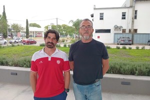 Leo Aguilar y Ricardo Dupuy en su visita a El Litoral para contar detalles de la Academia de Ciencias del Deporte que se inaugurará en Unión el viernes venidero.