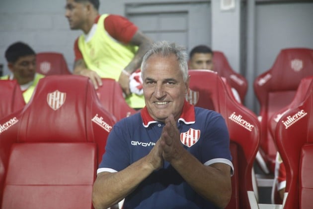 Leonardo Carol Madelón, DT de Unión. Crédito: Matías Pintos