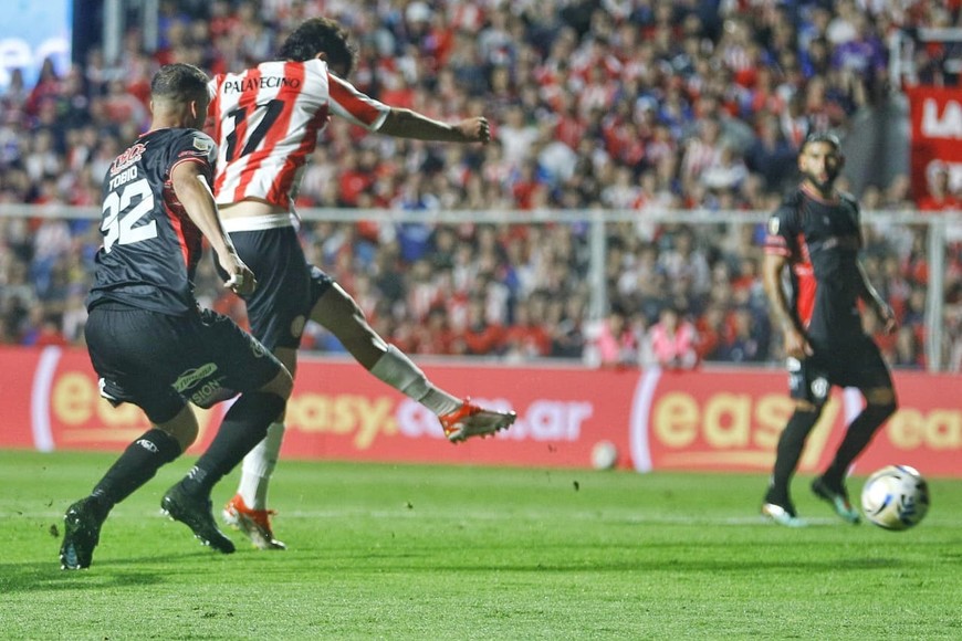 Ajustado encuentro en el 15 de Abril. Crédito: Matías Pintos