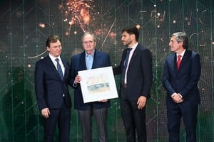 Gustavo Víttori recibió el  Brigadier Honorífico 2025. Crédito: Flavio Raina